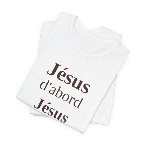 Jesus D'abord Vertical Scripture Tee — French Christian Faith T-Shirt