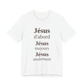 Jesus D'abord Vertical Scripture Tee — French Christian Faith T-Shirt